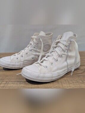 Converse Unisex All White High Top Canvas Sneakers.  Size 4 Men, 6 Women